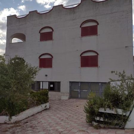 Appartamento In Villa Con Pineta Leporano Exterior photo